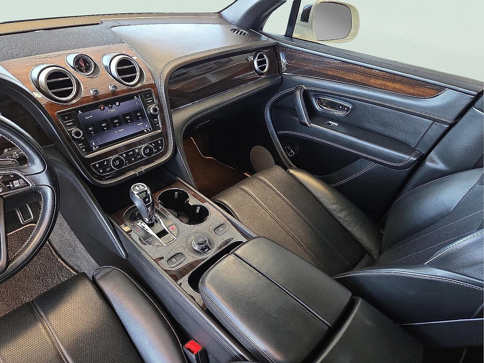 Used 2018 Bentley Bentayga image 11
