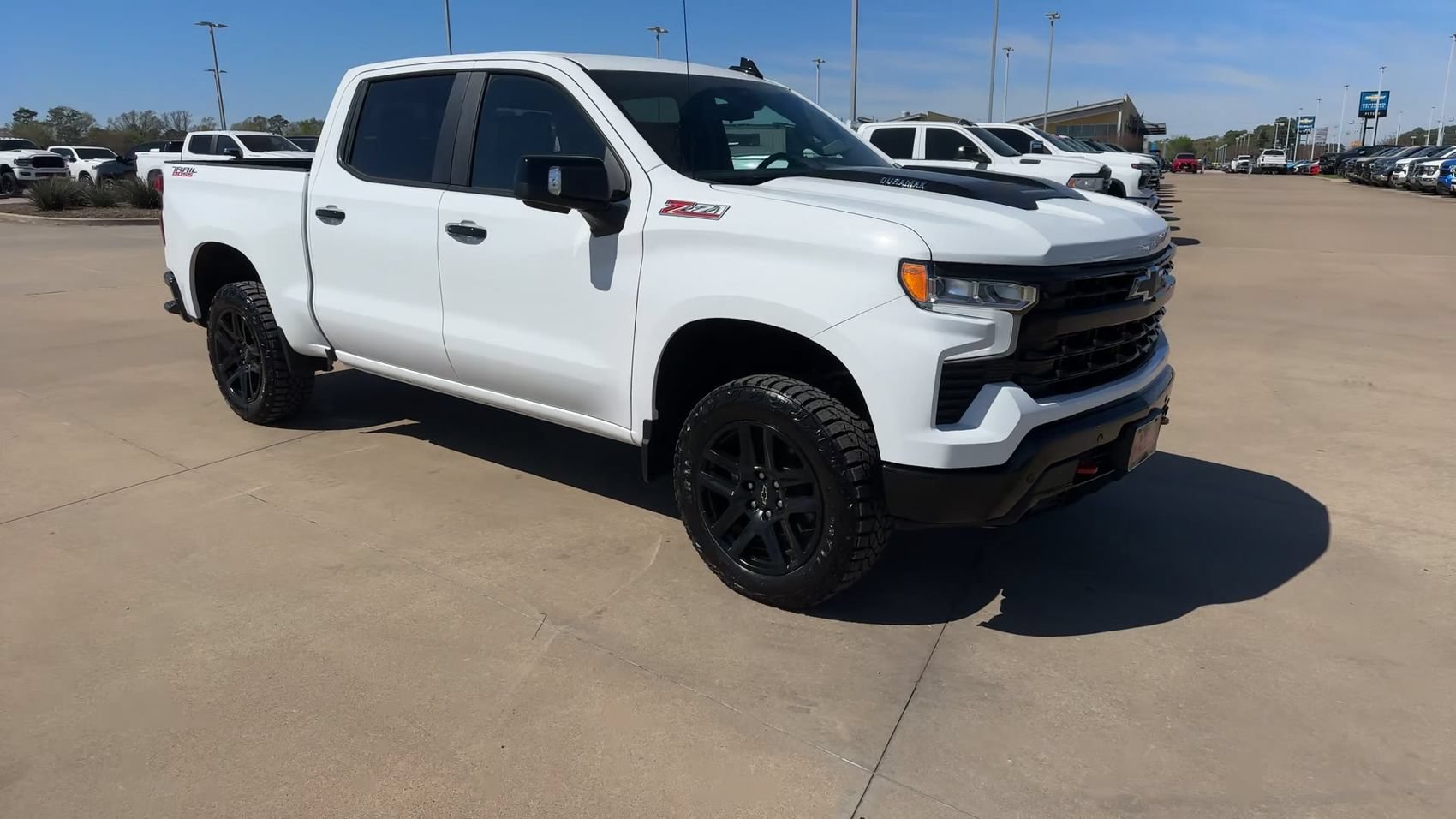 Used 2026 Chevrolet Silverado 1500 LT Trail Boss w/ LT Trail Boss Premium Package AWD/4WD image 3