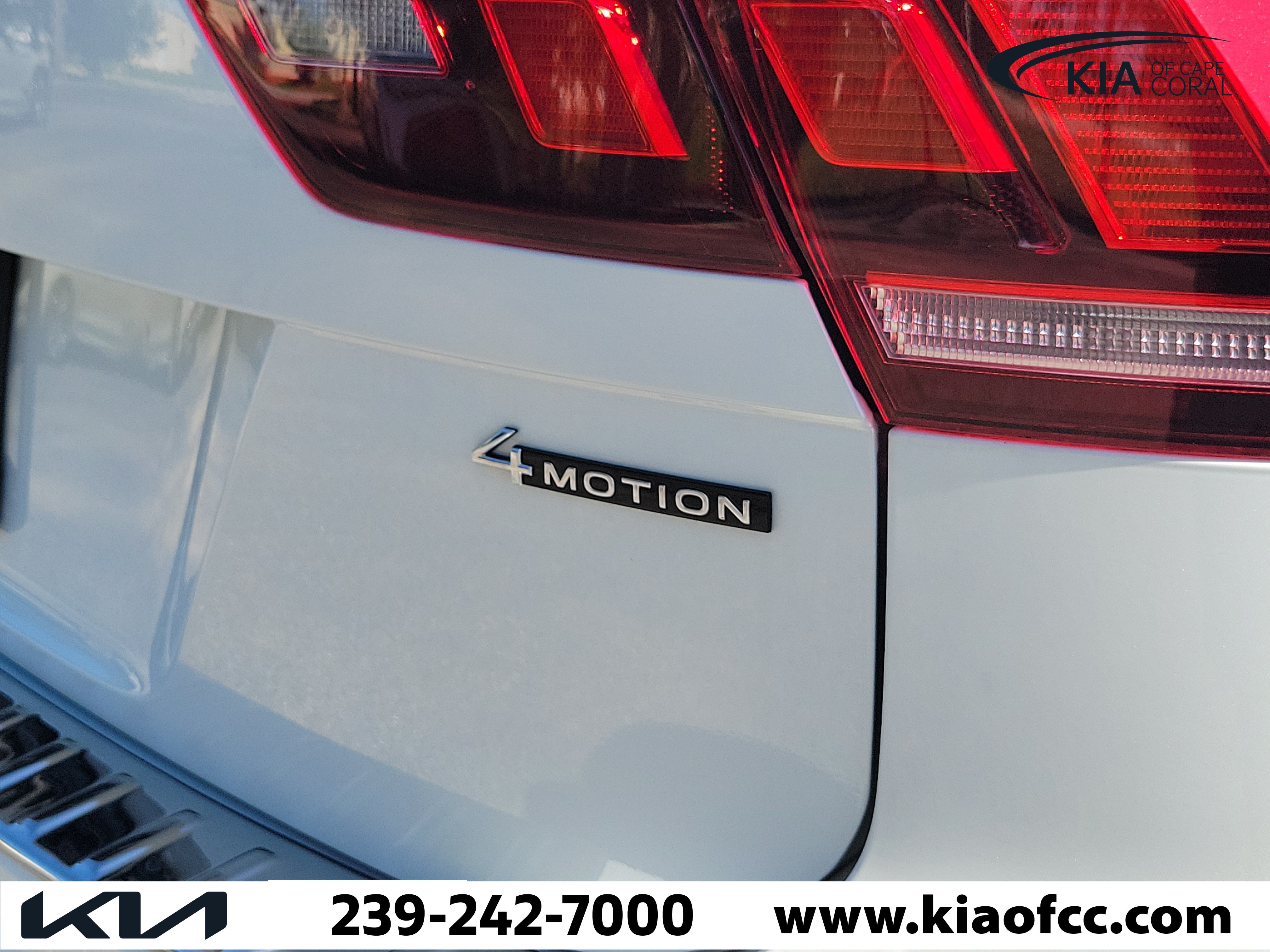Used 2024 Volkswagen Tiguan SE R-Line AWD/4WD image 10