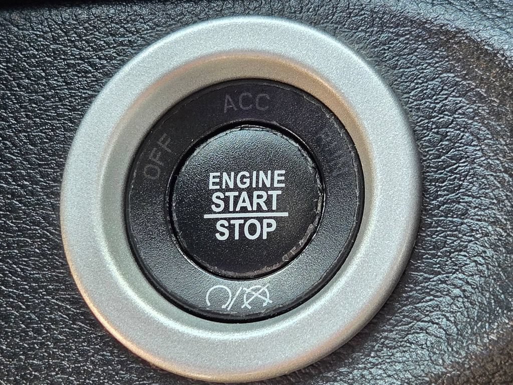 Used 2017 RAM 1500 Limited RWD image 18