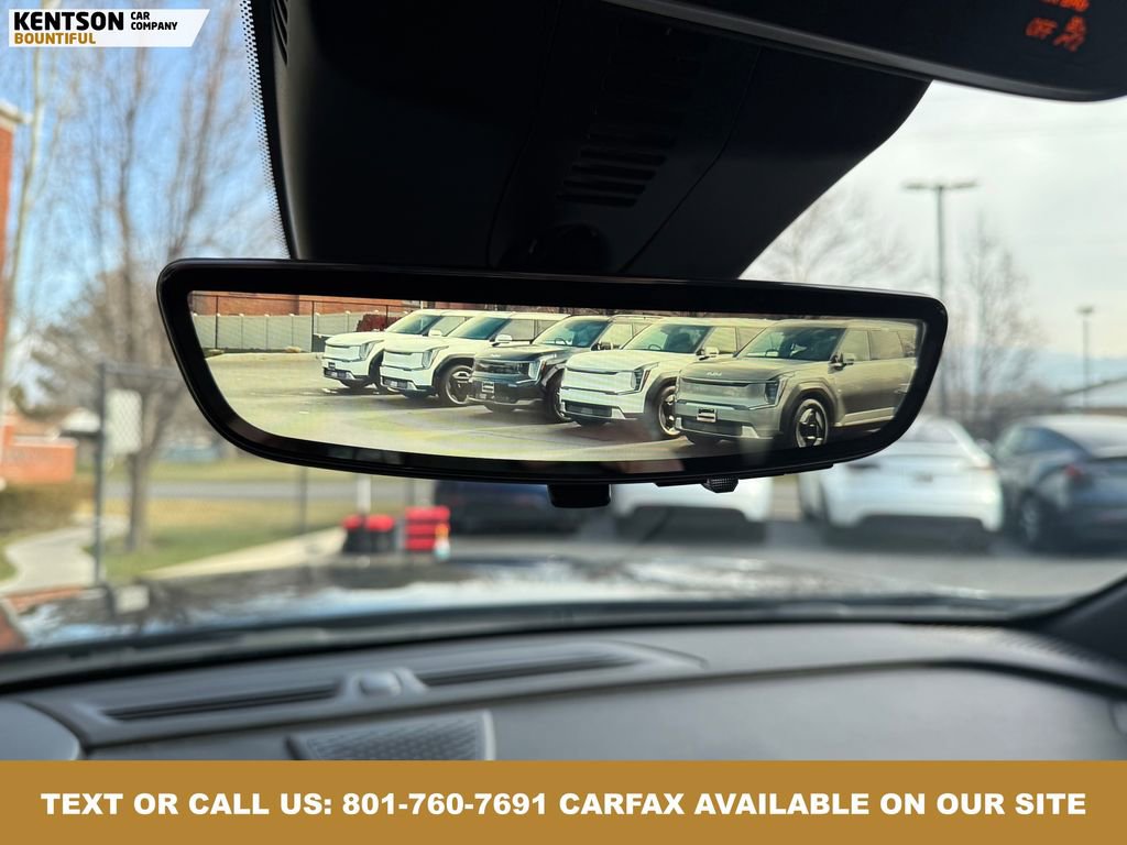 Used 2024 Chevrolet Traverse RS image 30