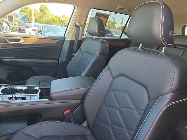Used 2025 Volkswagen Atlas SE FWD image 18