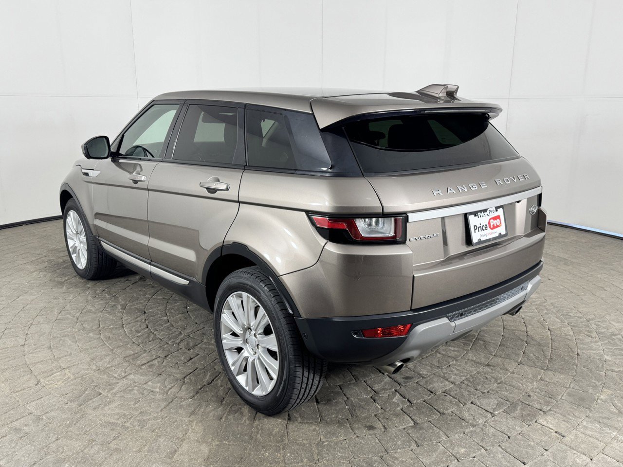 Used 2019 Land Rover Range Rover Evoque HSE AWD/4WD image 5