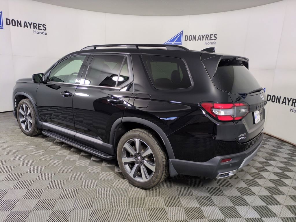 Used 2024 Honda Pilot Elite image 3