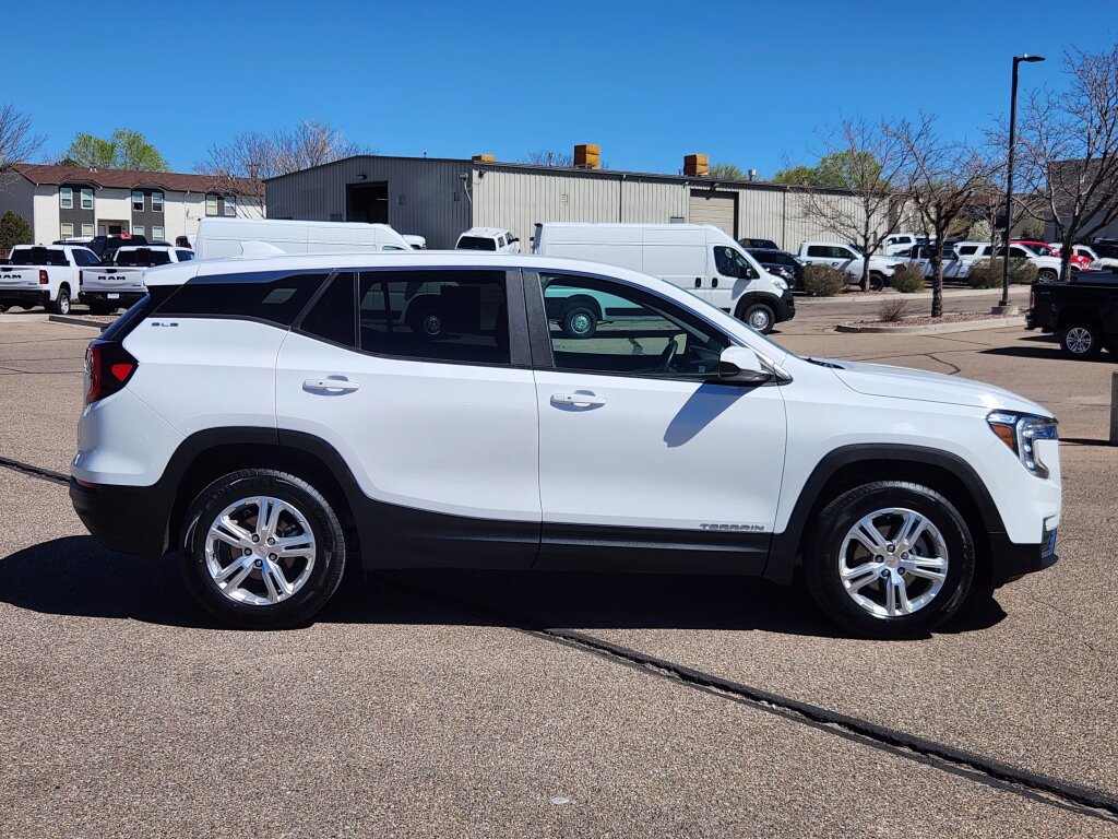 Used 2024 GMC Terrain SLE AWD/4WD image 2