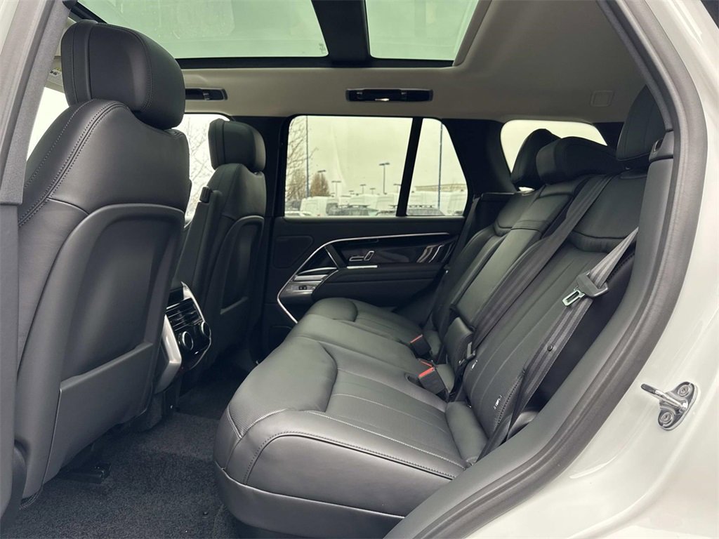 New 2025 Land Rover Range Rover SE image 14