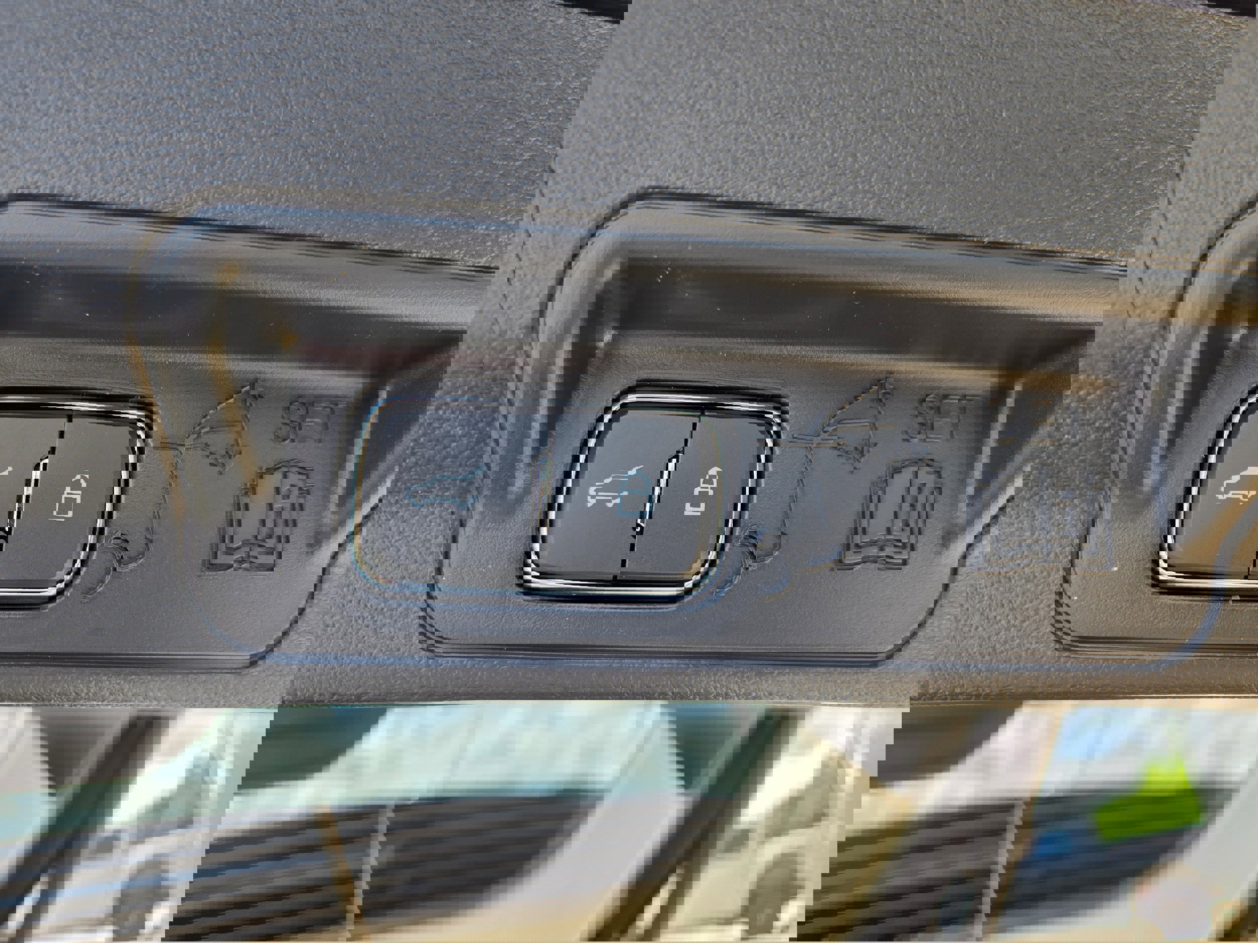 New 2025 Ford Explorer Active image 9