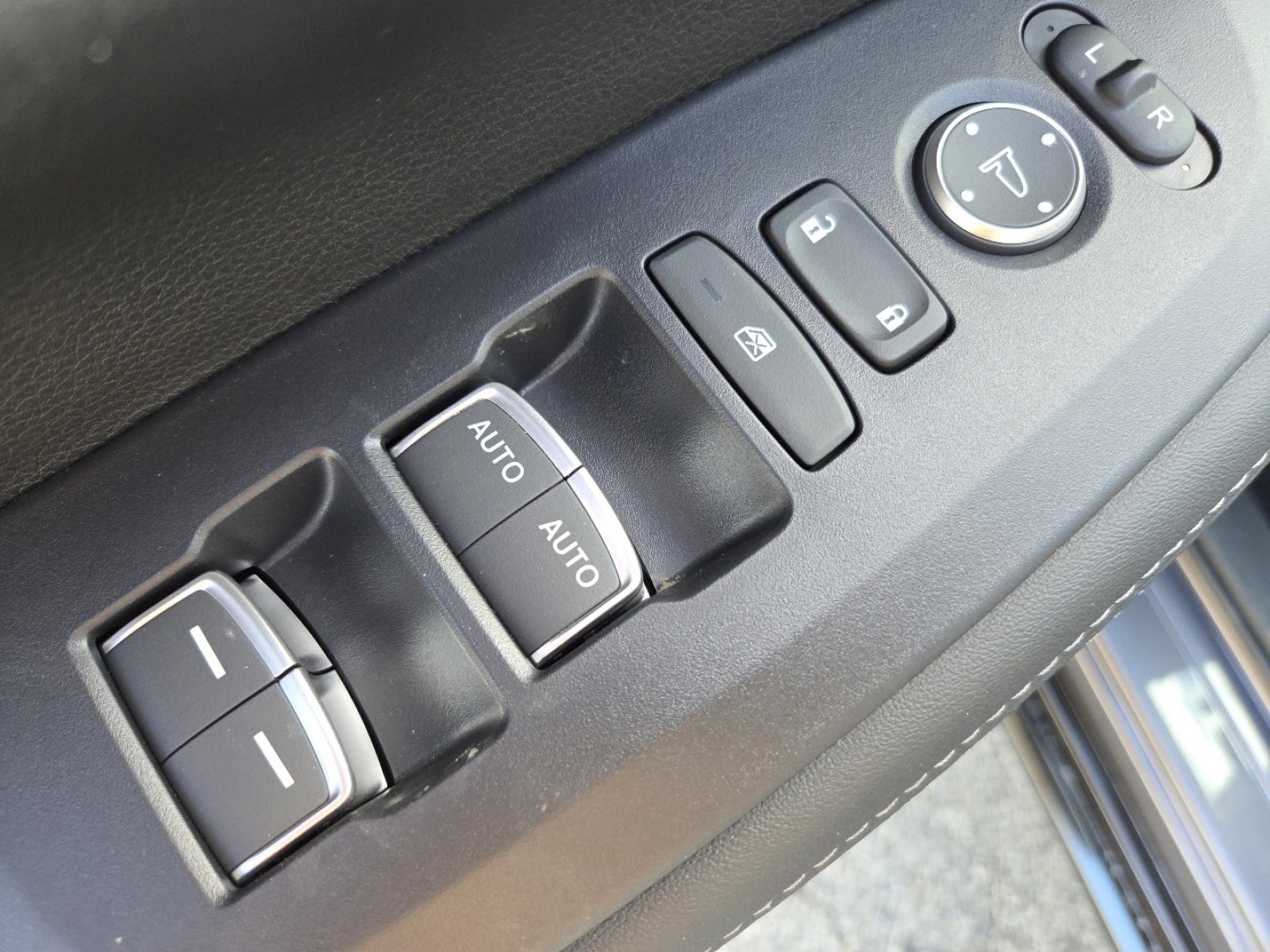 New 2026 Honda HR-V EX-L image 25