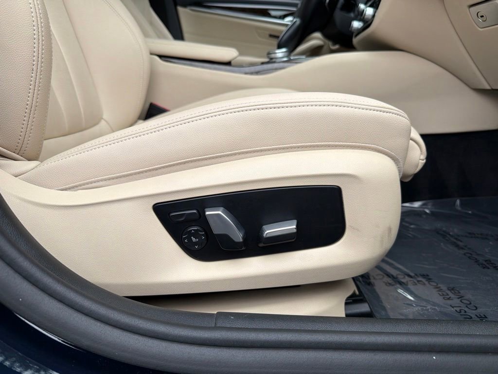 Used 2019 BMW 530e w/ Convenience Package RWD image 36