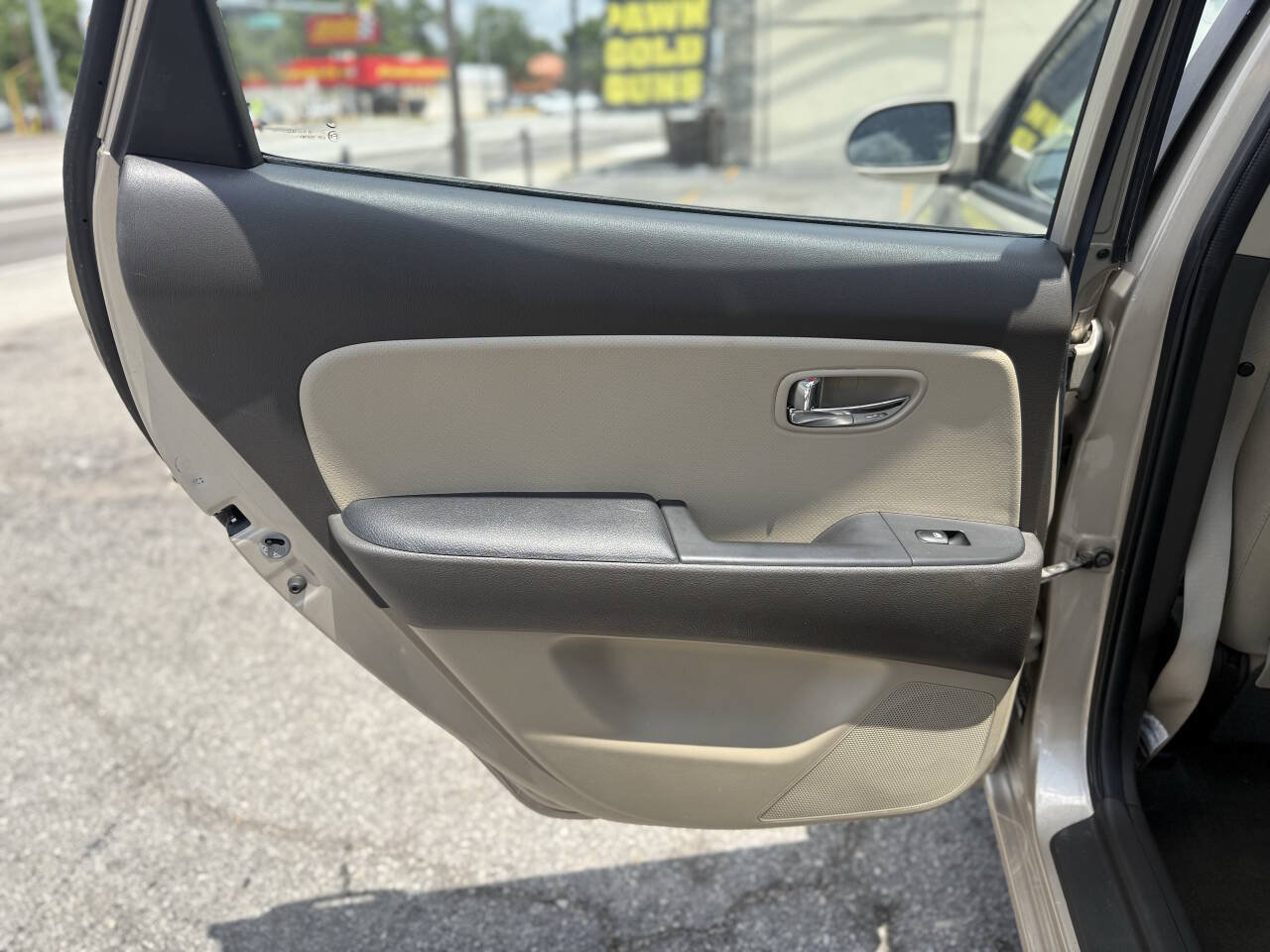 Used 2010 Hyundai Elantra GLS FWD image 17