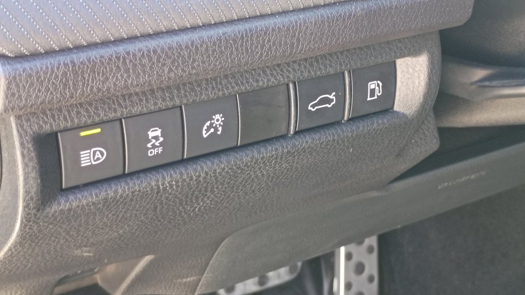 Used 2025 Toyota Camry SE w/ Convenience Package FWD image 18