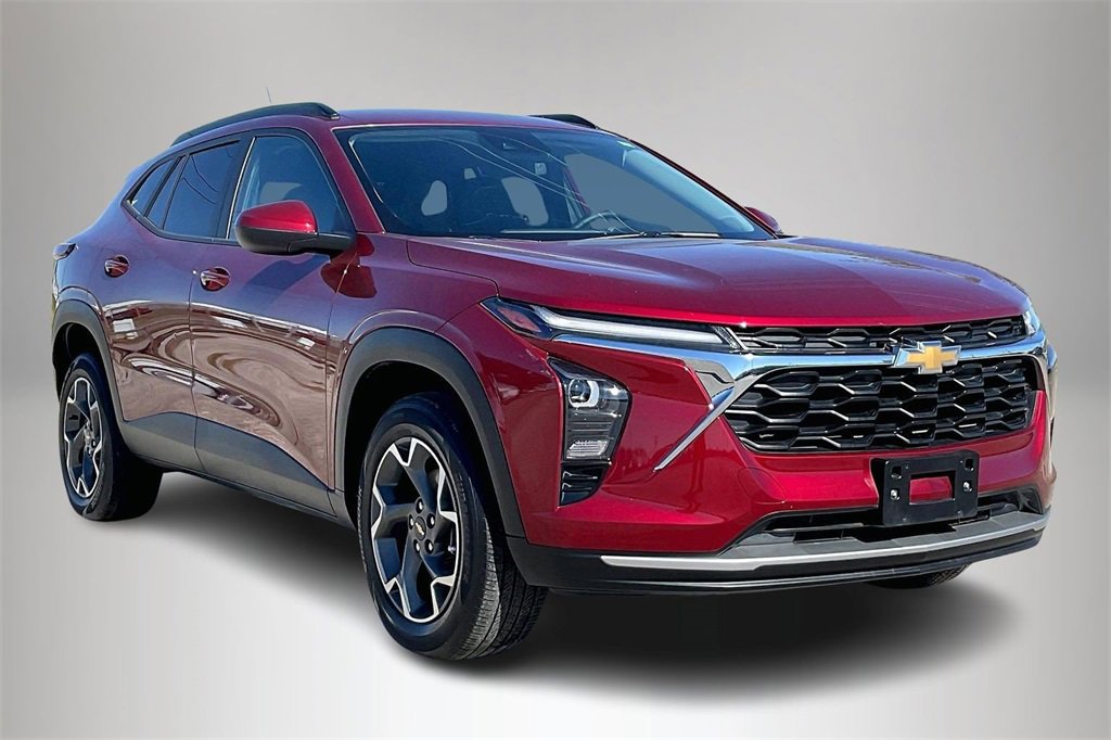 Certified 2024 Chevrolet Trax LT w/ Driver Confidence Package image 1