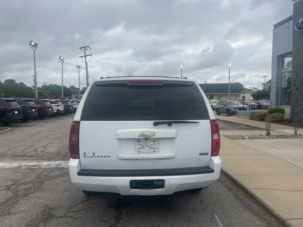 Used 2011 Chevrolet Suburban LS RWD image 5