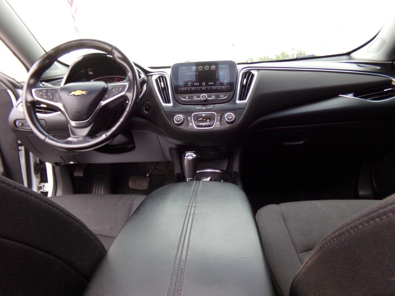 Used 2018 Chevrolet Malibu LT w/ Redline Edition image 28