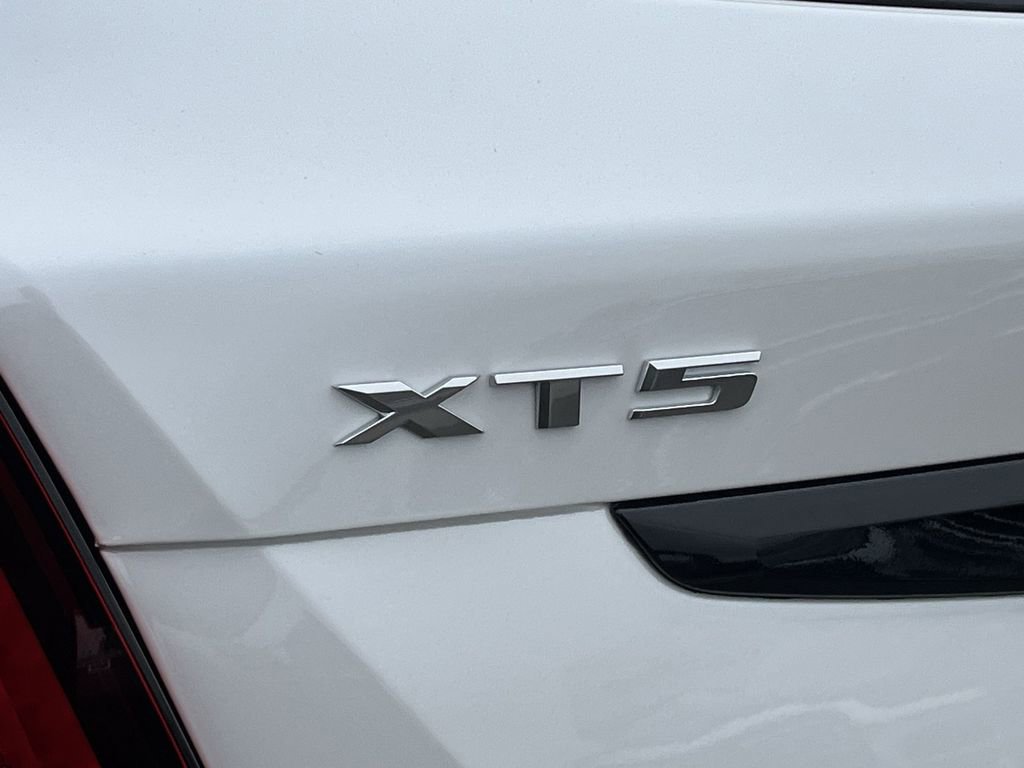 New 2026 Cadillac XT5 Luxury w/ LPO, ONYX Package image 24