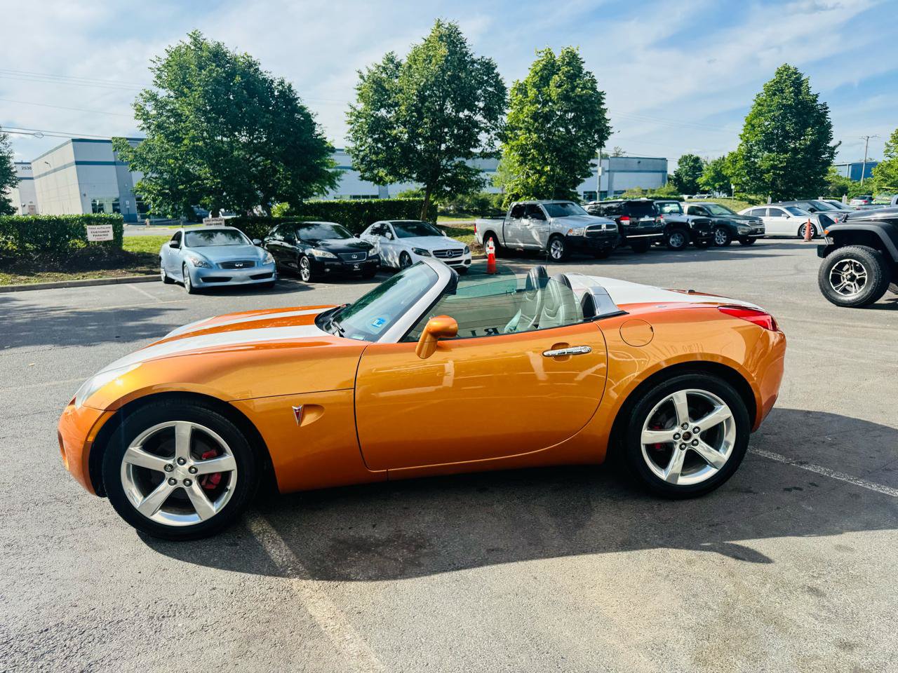 Used 2006 Pontiac Solstice Convertible w/ Premium Package RWD image 8