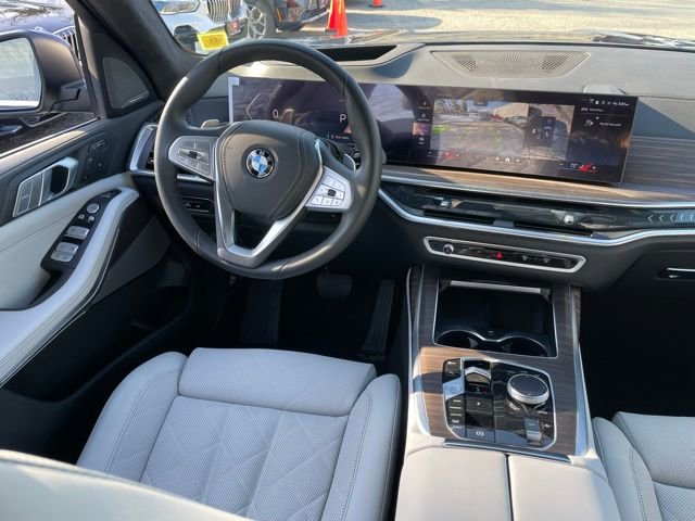 Used 2026 BMW X7 xDrive40i w/ Premium Package AWD/4WD image 9