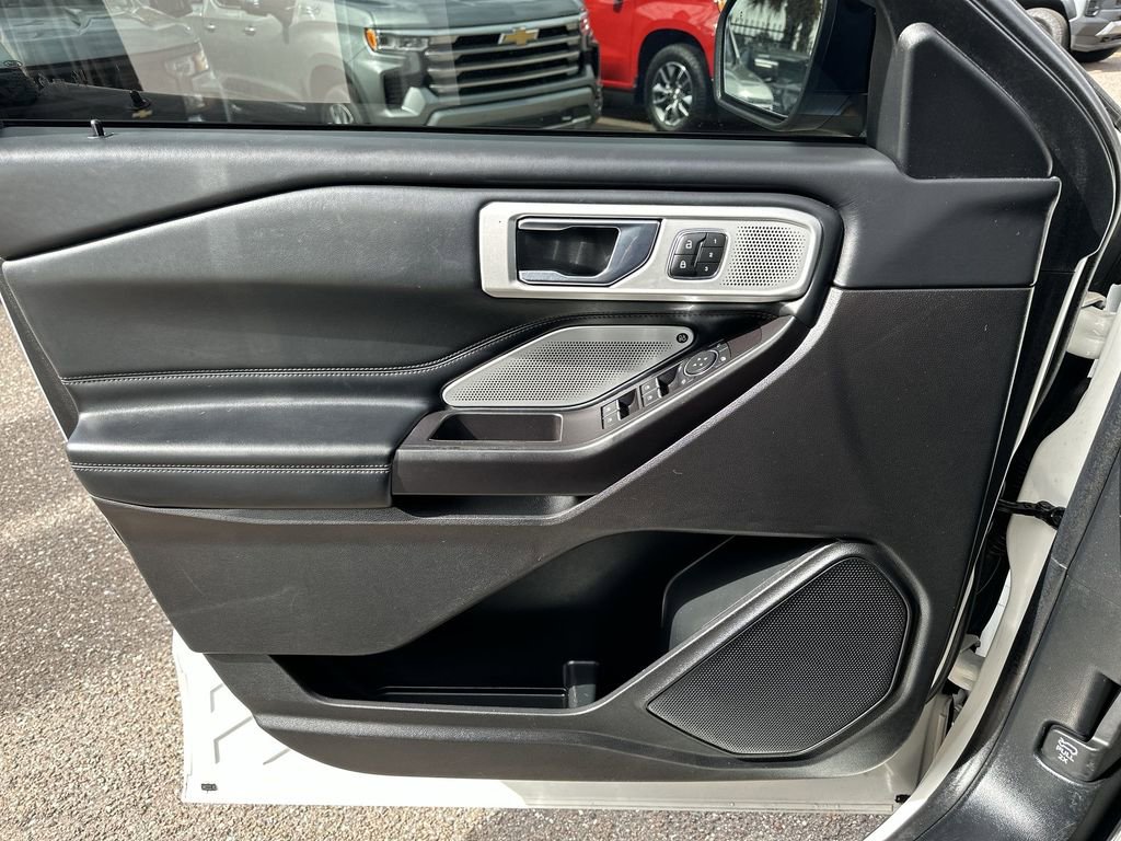 Used 2020 Ford Explorer Platinum w/ Premium Technology Package AWD/4WD image 33