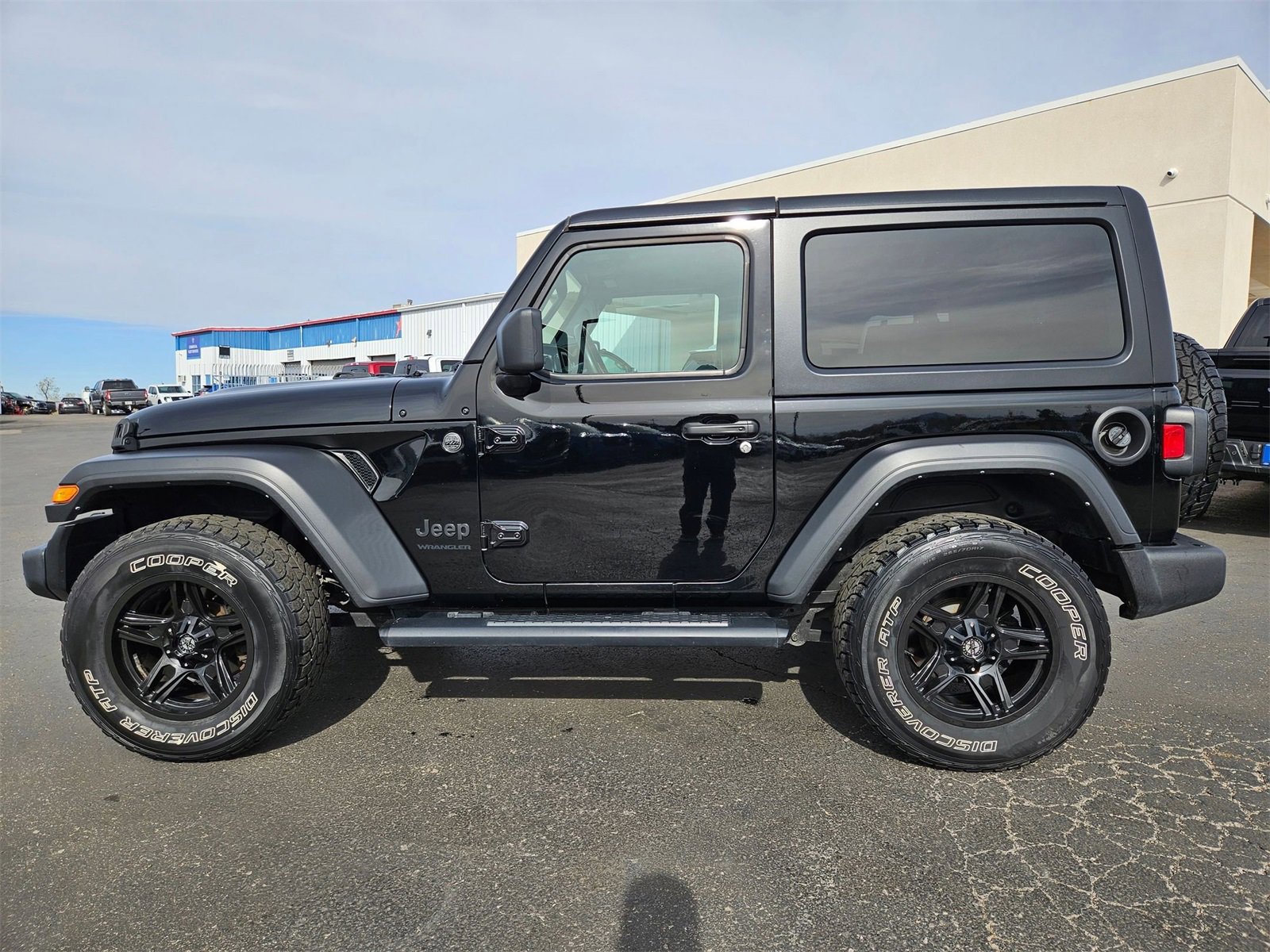 Used 2022 Jeep Wrangler Sport image 9