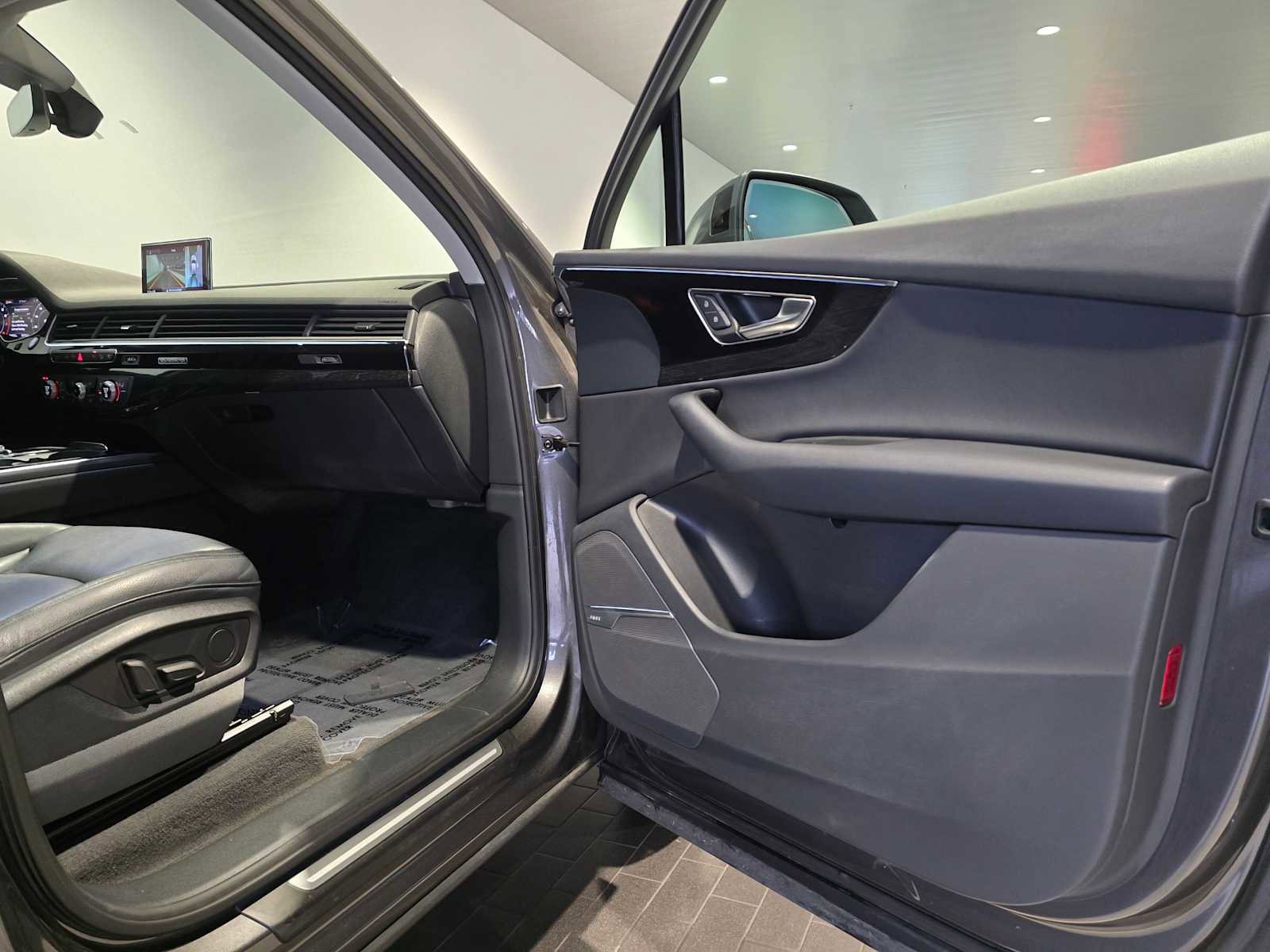Used 2018 Audi Q7 3.0T Premium Plus image 12