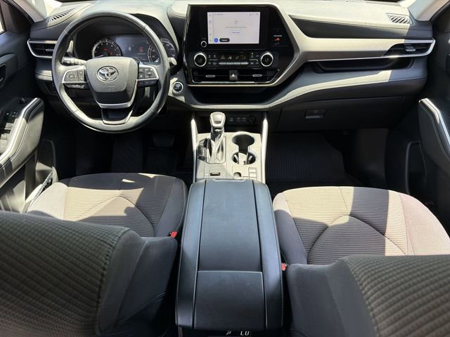 Used 2023 Toyota Highlander LE FWD image 17