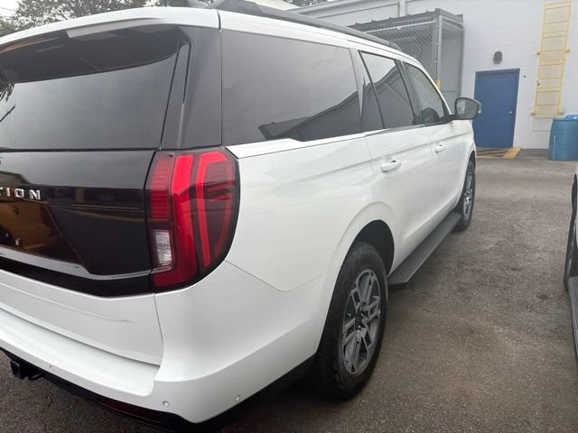 Used 2025 Ford Expedition Active AWD/4WD image 26