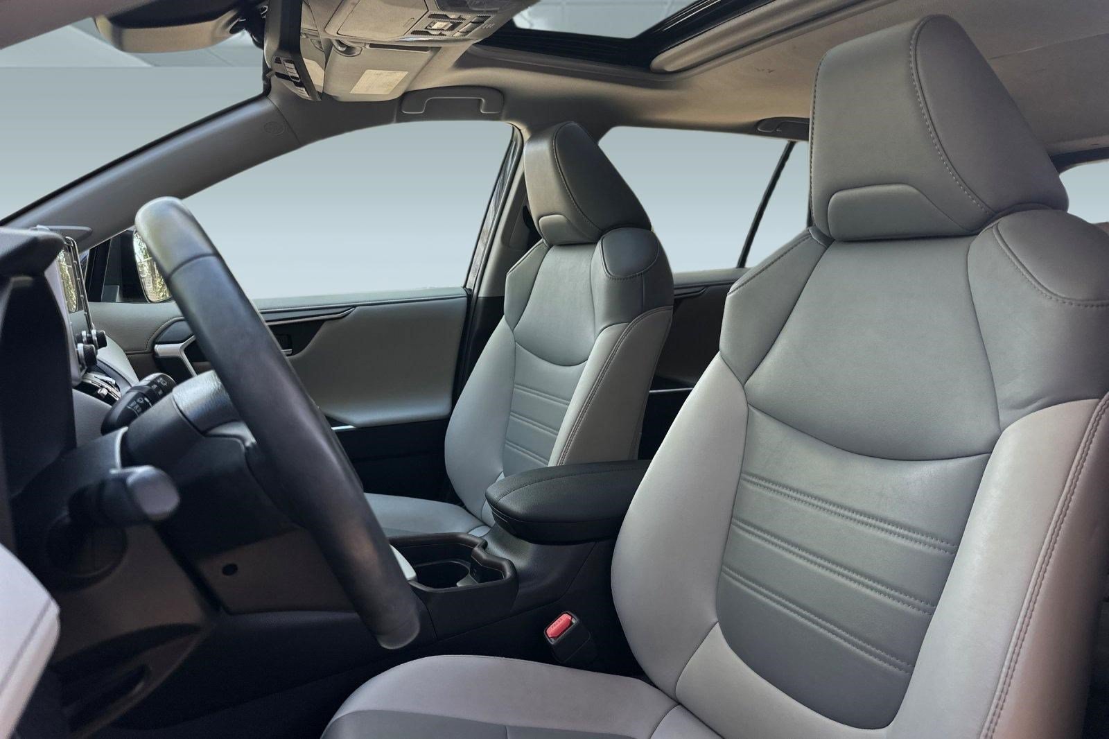 Used 2021 Toyota RAV4 Limited w/ Carpet Mat Package (TMS) AWD/4WD image 5
