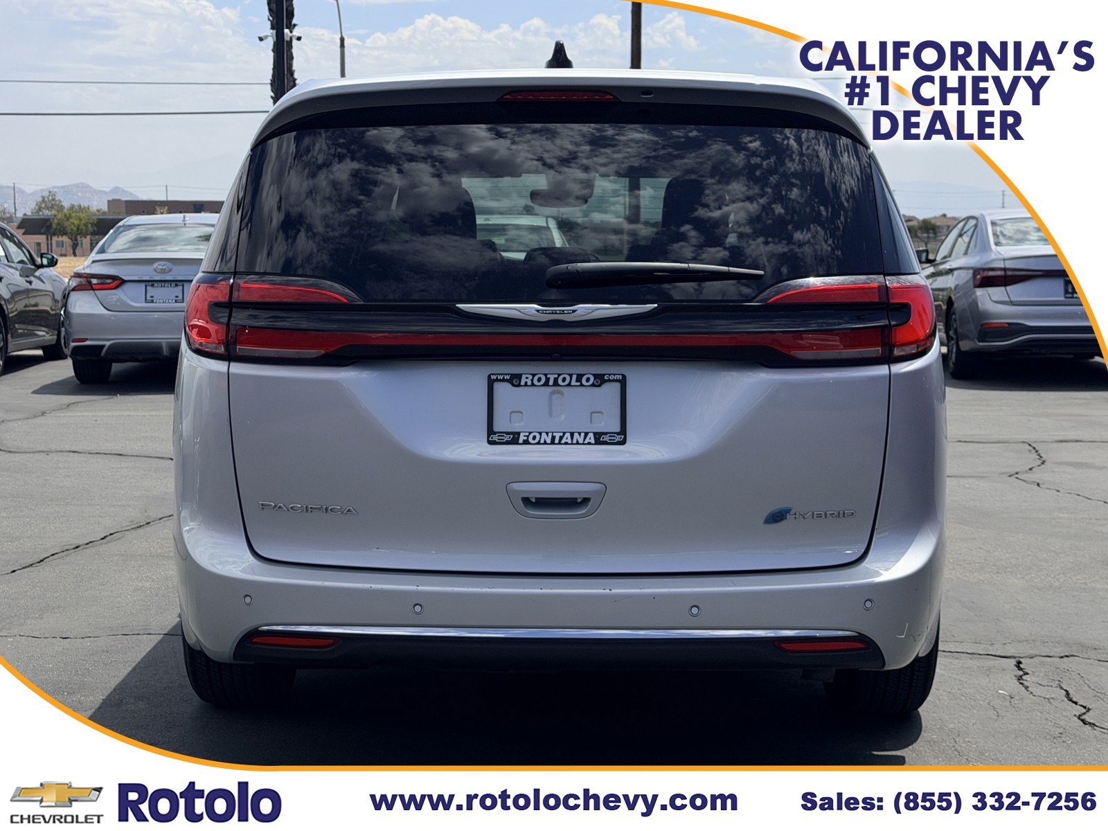 Used 2023 Chrysler Pacifica Touring-L FWD image 5
