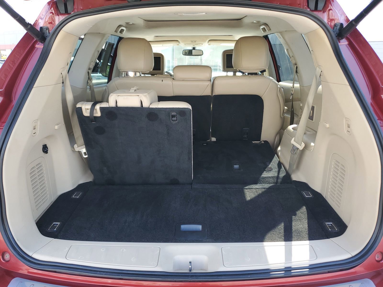 Used 2017 Nissan Pathfinder Platinum w/ Family Entertainment Package AWD/4WD image 9
