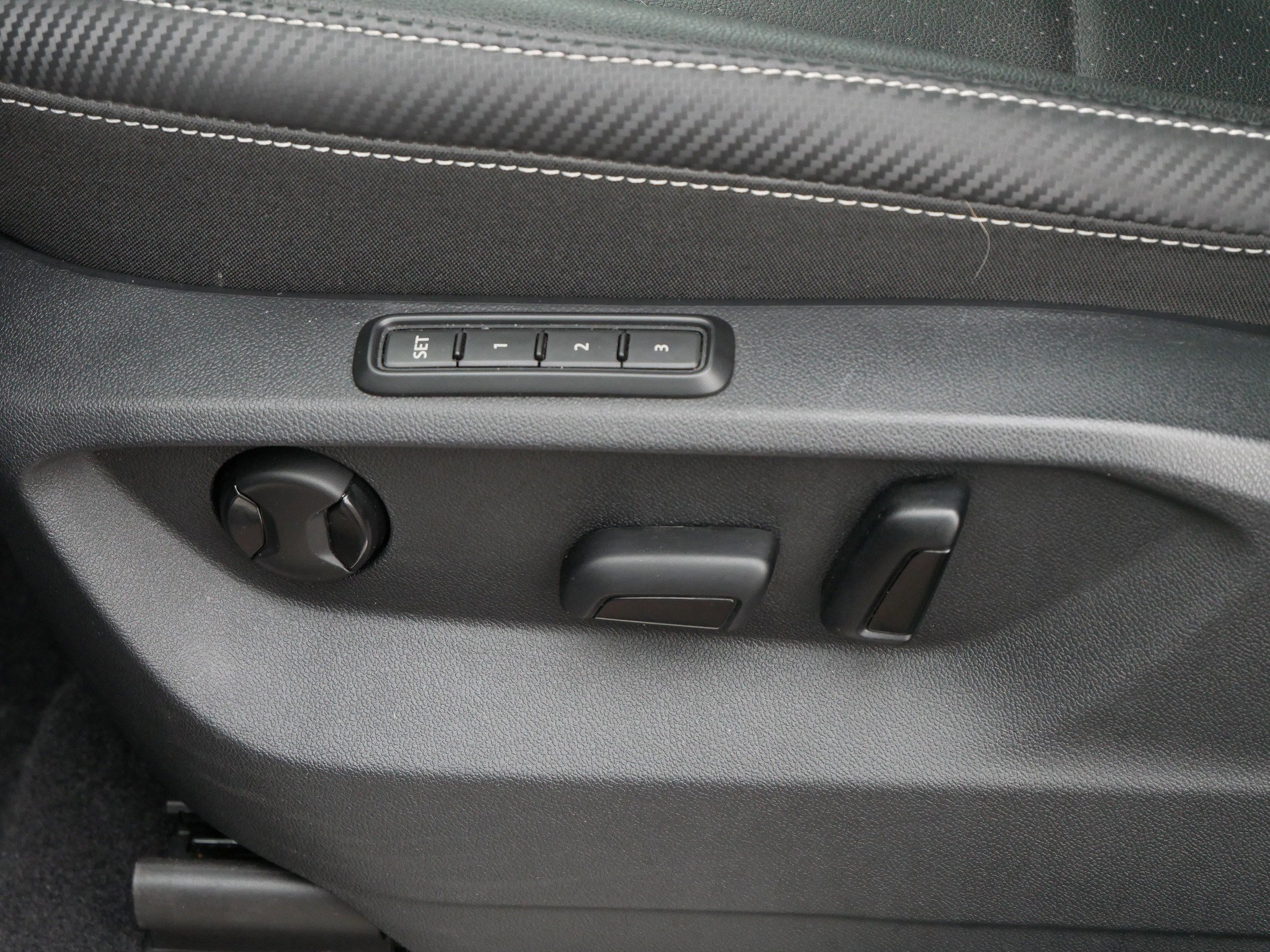 Certified 2023 Volkswagen Atlas Cross Sport SEL R-Line image 20