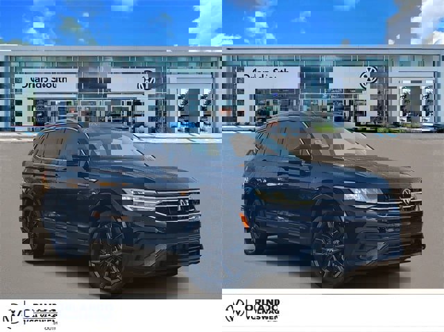 Used 2023 Volkswagen Tiguan SE w/ Panoramic Sunroof Package