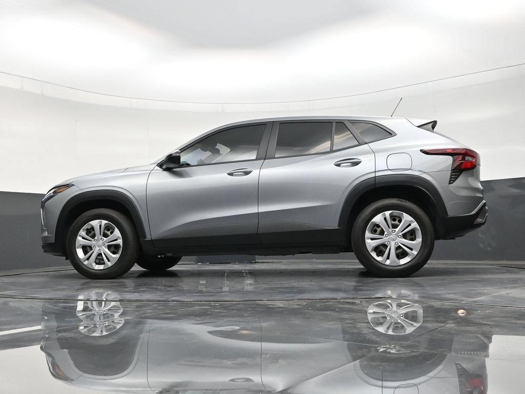 Used 2025 Chevrolet Trax LS FWD image 21