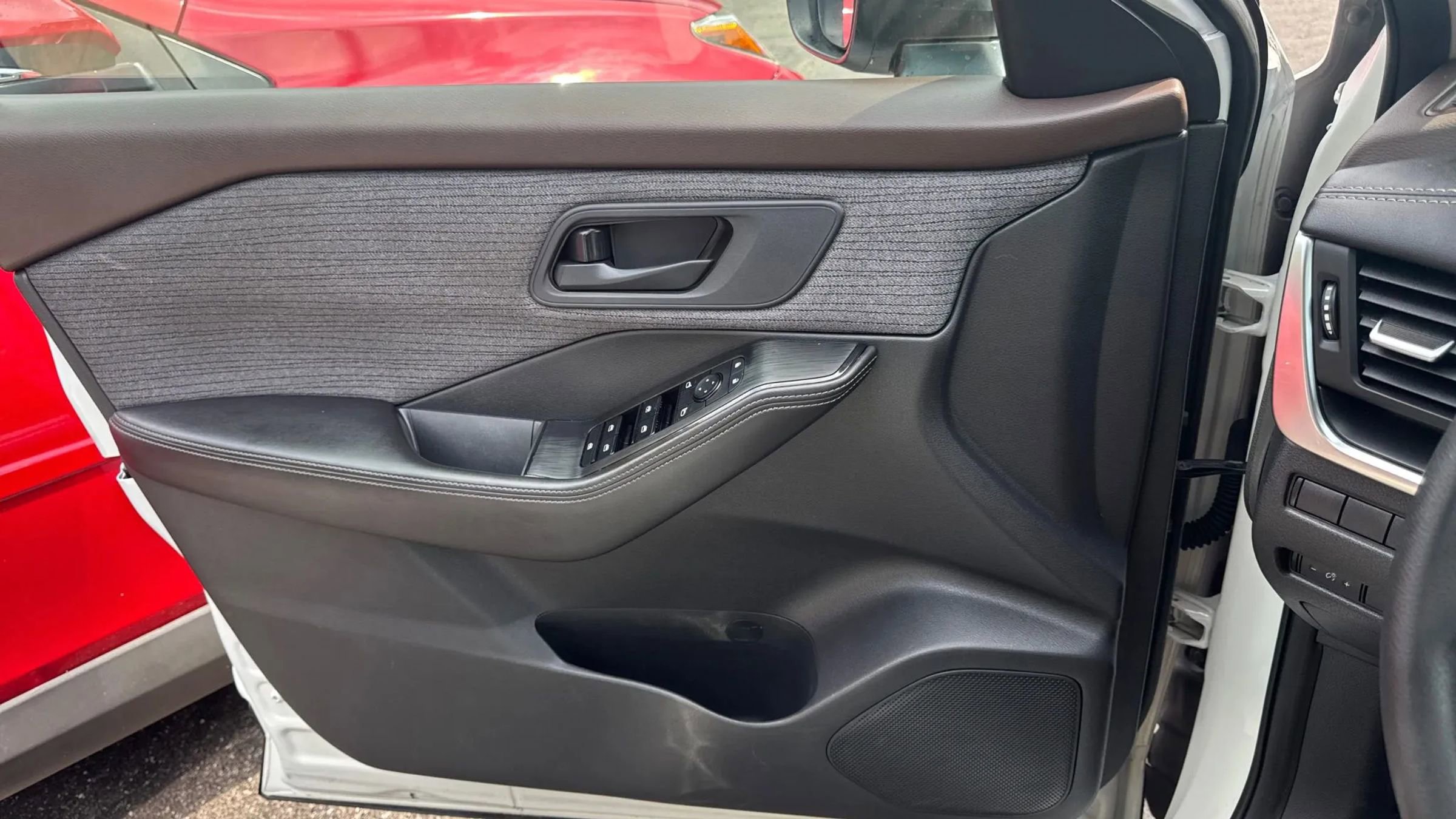 Used 2021 Nissan Rogue S image 26