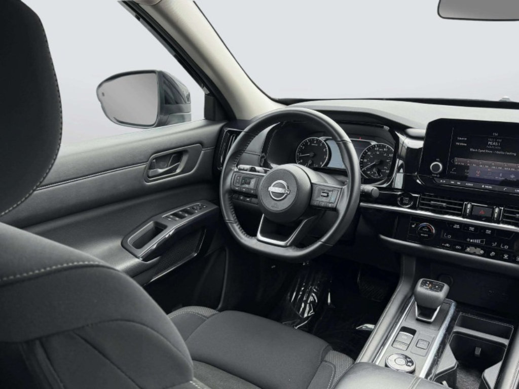 Used 2025 Nissan Pathfinder SV AWD/4WD image 18