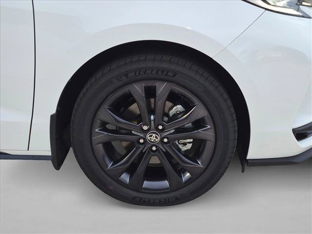 New 2026 Toyota Sienna XSE FWD image 9