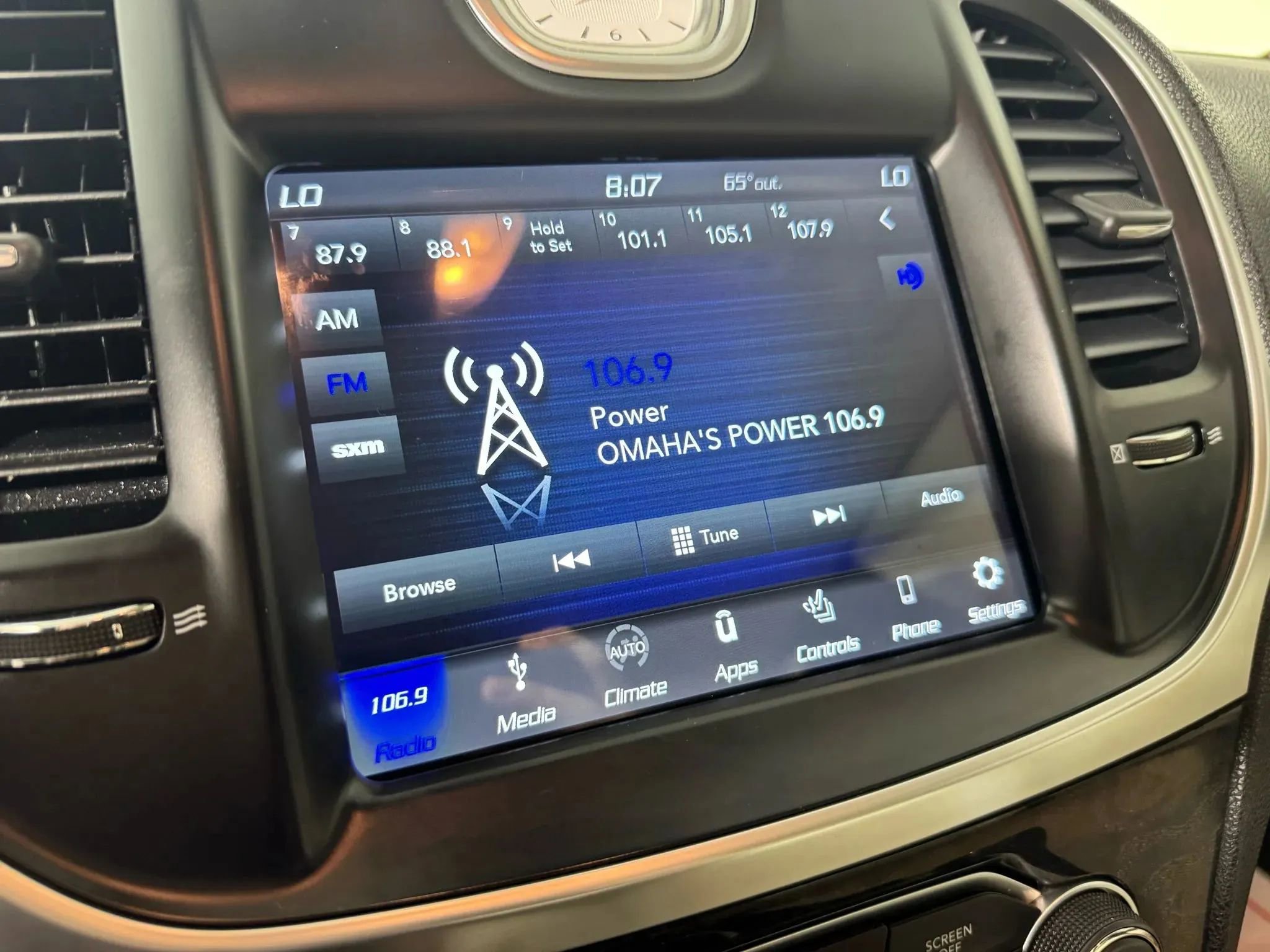 Used 2018 Chrysler 300 Limited image 19