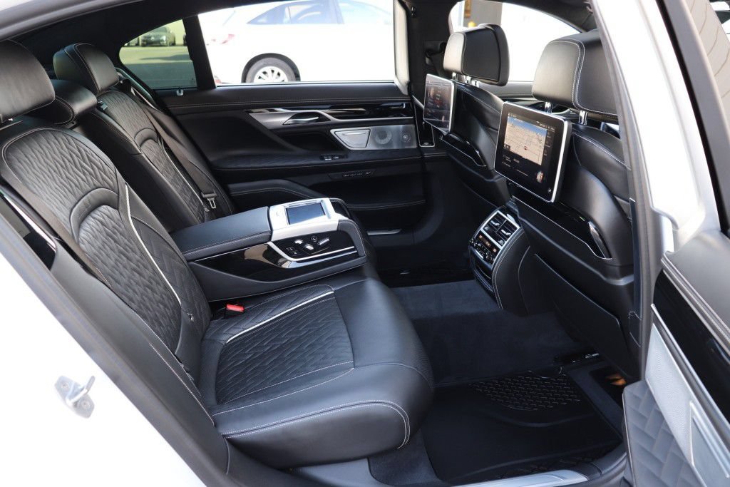 Used 2020 BMW 750i xDrive w/ Executive Package AWD/4WD image 30