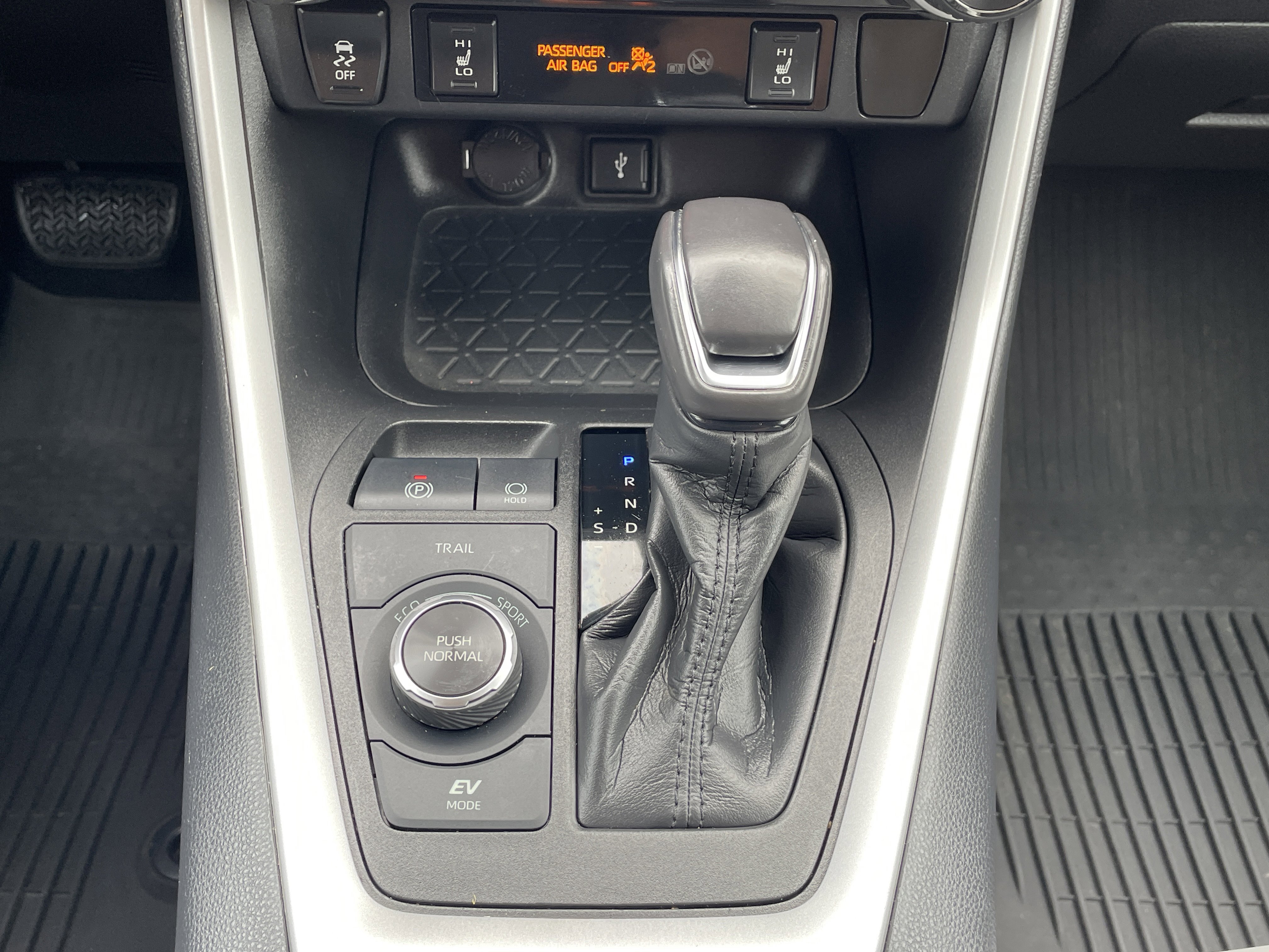 Used 2021 Toyota RAV4 XLE Premium image 29