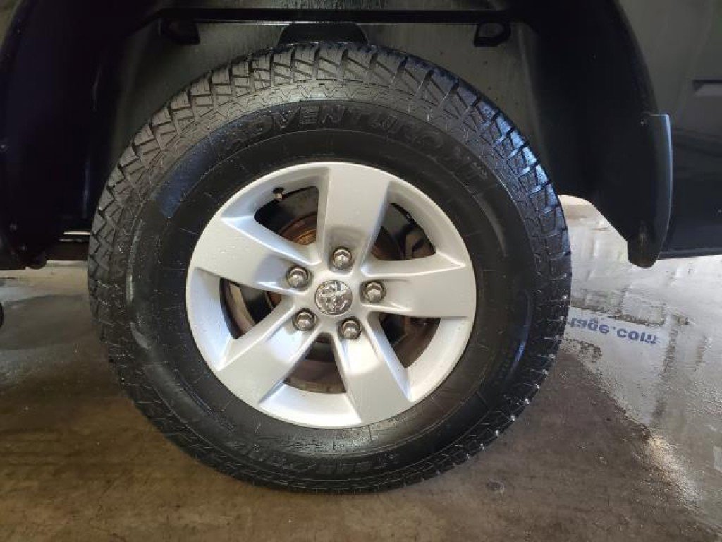 Used 2017 RAM 1500 Classic SLT w/ Luxury Group image 5