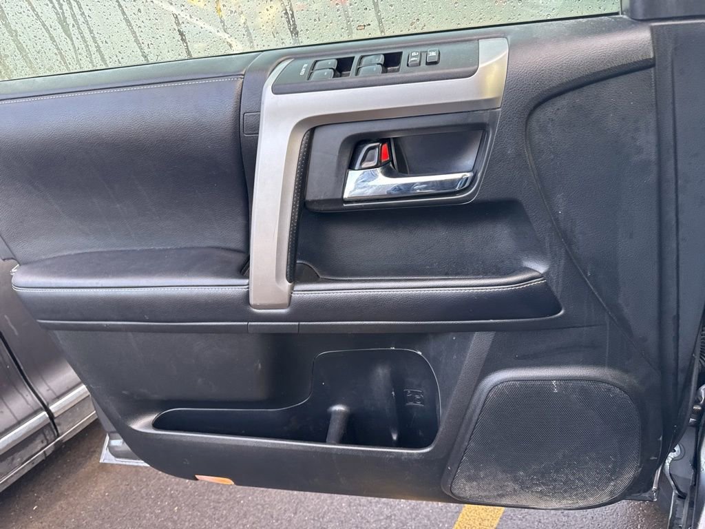 Used 2019 Toyota 4Runner SR5 AWD/4WD image 9