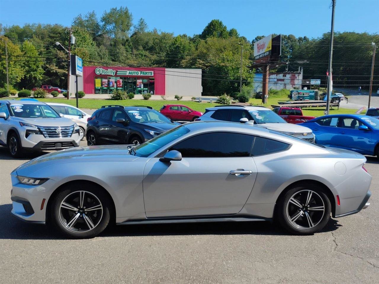 Used 2024 Ford Mustang Coupe RWD image 8