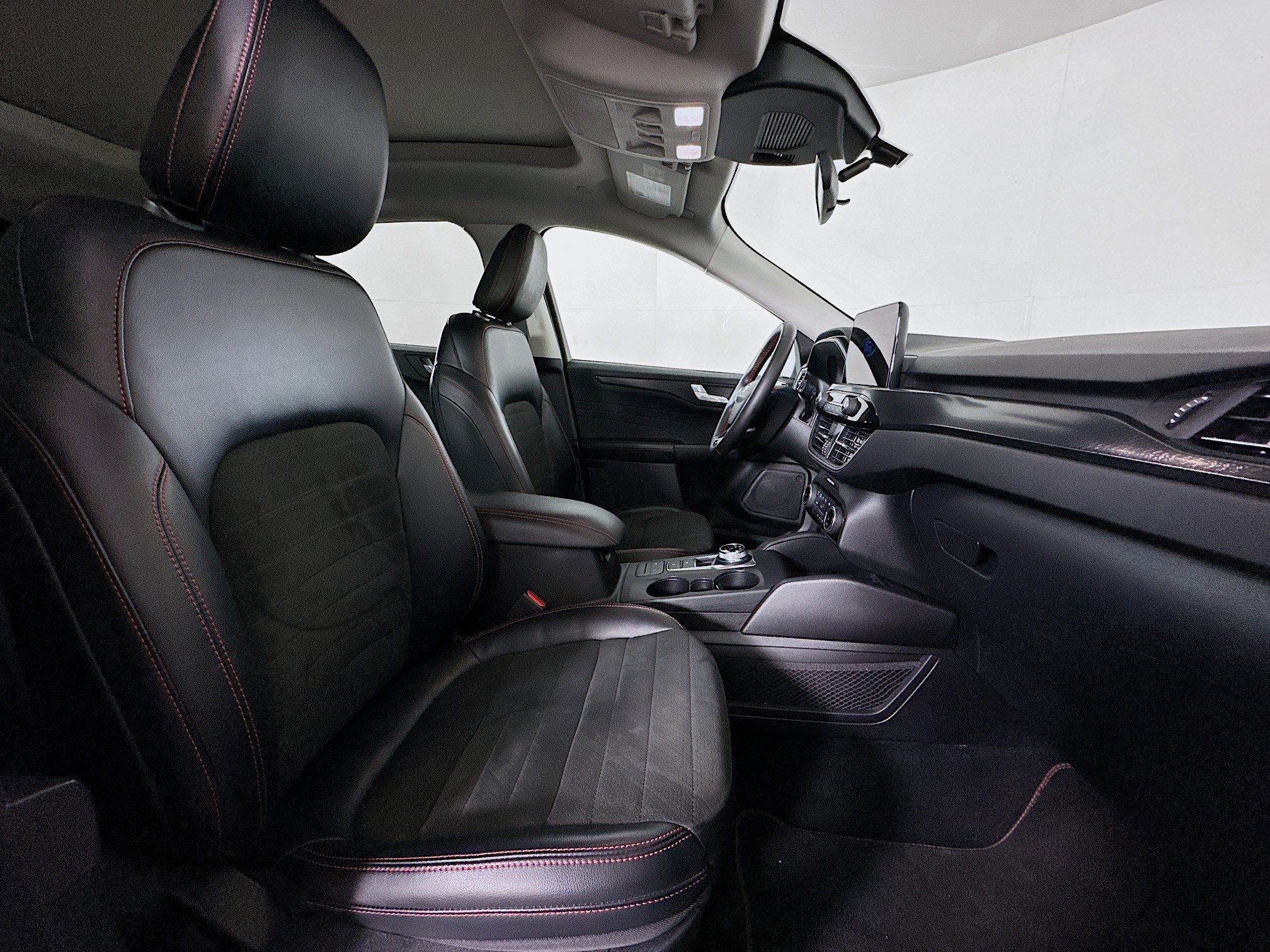 Used 2022 Ford Escape SEL w/ SEL Stealth AWD Package image 32