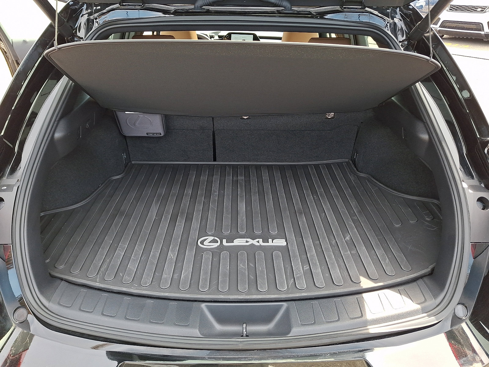 Used 2024 Lexus UX 250h AWD w/ Premium Package image 28