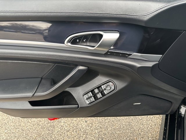Used 2015 Porsche Panamera 4S Executive image 22