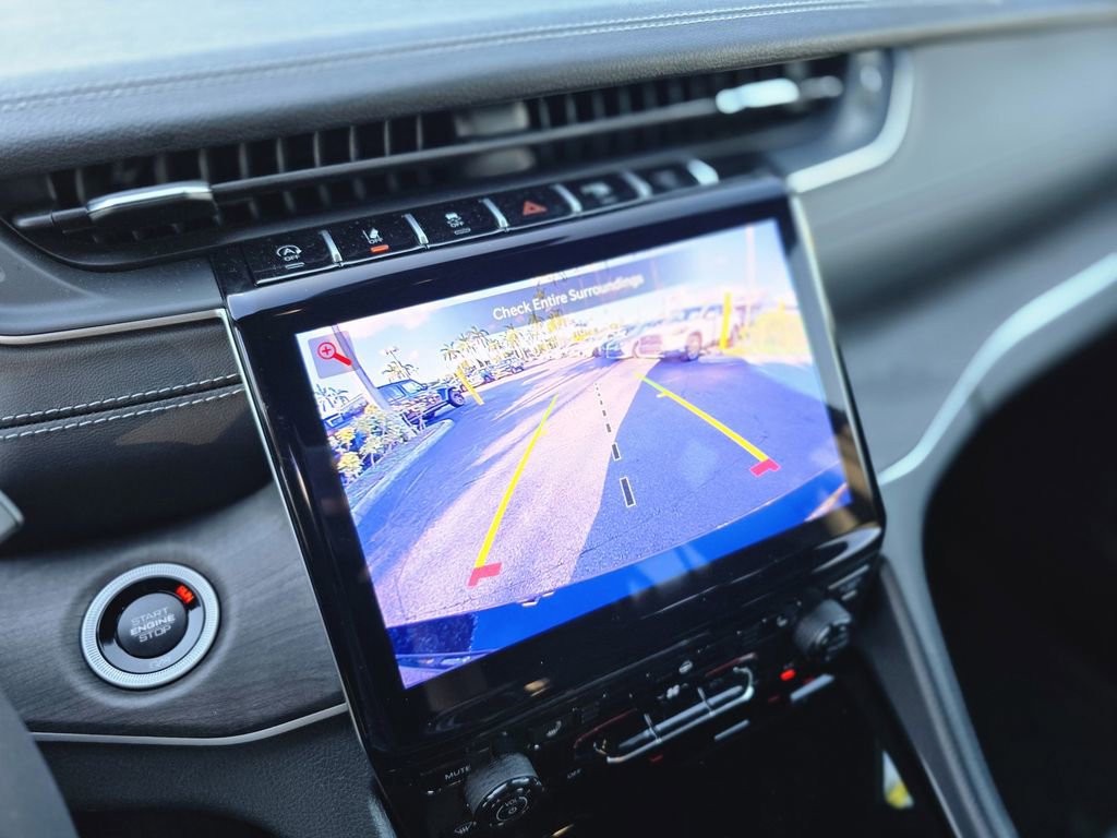 Used 2025 Jeep Grand Cherokee L Limited w/ Black Appearance Package image 21