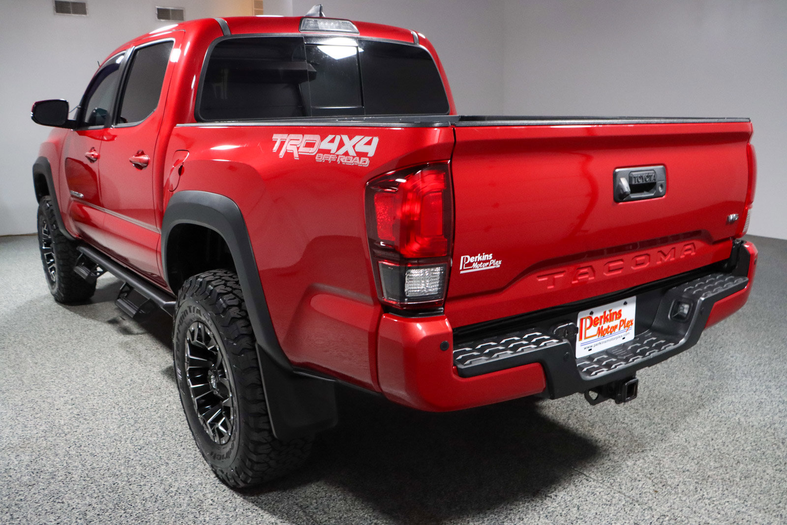Used 2018 Toyota Tacoma TRD Off-Road image 10