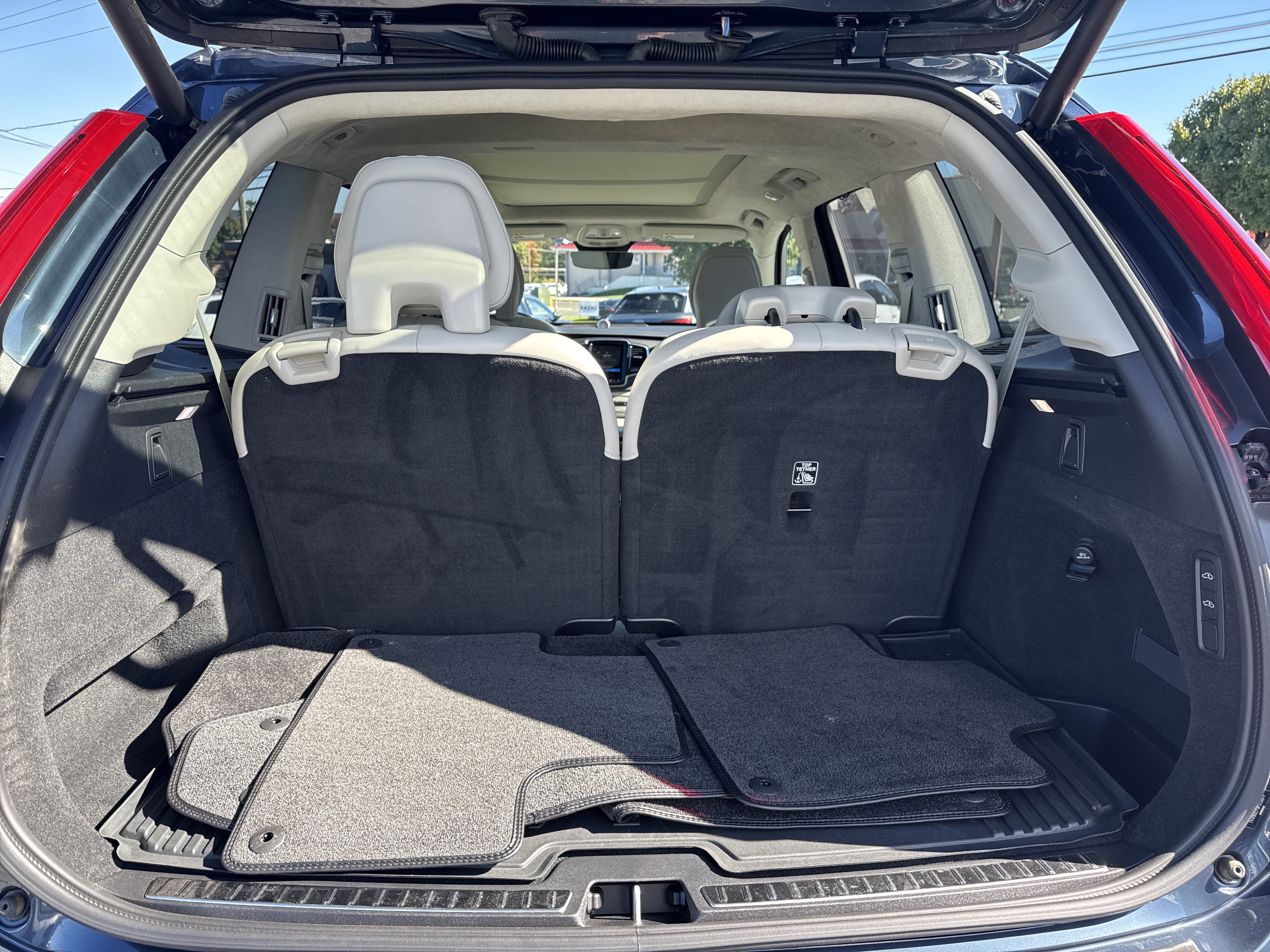 Certified 2024 Volvo XC90 T8 Ultimate w/ Lounge Package AWD/4WD image 9