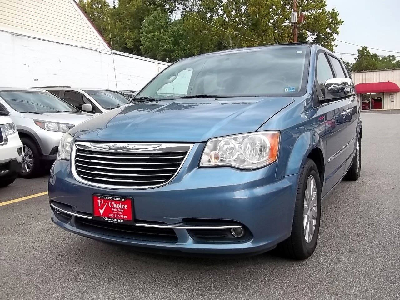 Used 2012 Chrysler Town & Country Touring-L w/ Entertainment Group #2 FWD image 1