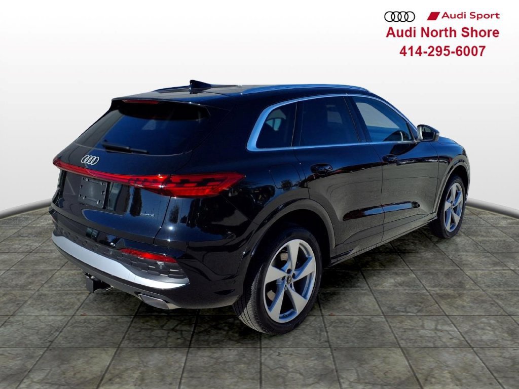 Used 2025 Audi Q5 Premium Plus w/ Premium Plus AWD/4WD image 2