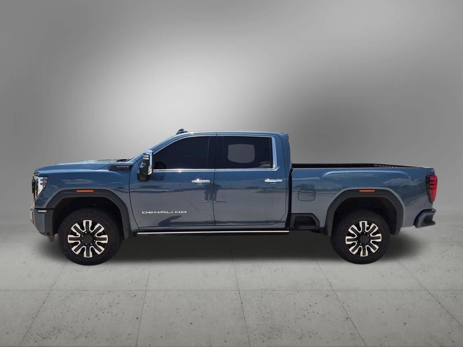 Used 2025 GMC Sierra 2500 Denali Ultimate AWD/4WD image 3